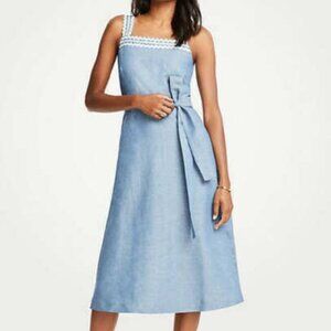 ANN TAYLOR * LIGHT BLUE WAVY WHITE TRIM CHAMBRAY MIDI A-LINE DRESS SIZE: 2 NWT